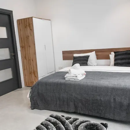 Privilege Nocleg ze śniadaniem Pietà