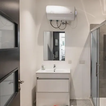 לינה וארוחת בוקר Privilege