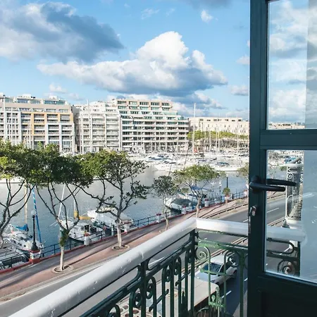 Privilege לינה וארוחת בוקר Pietà