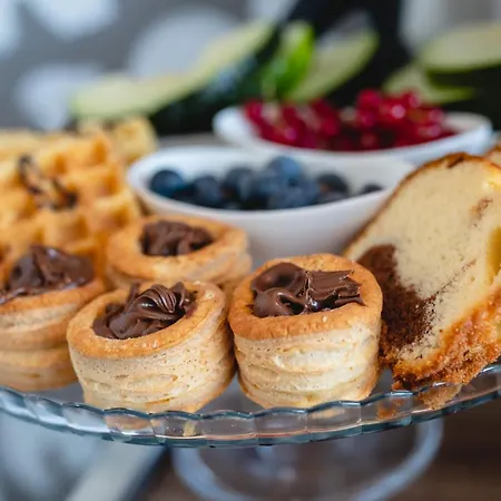 Privilege לינה וארוחת בוקר 3*