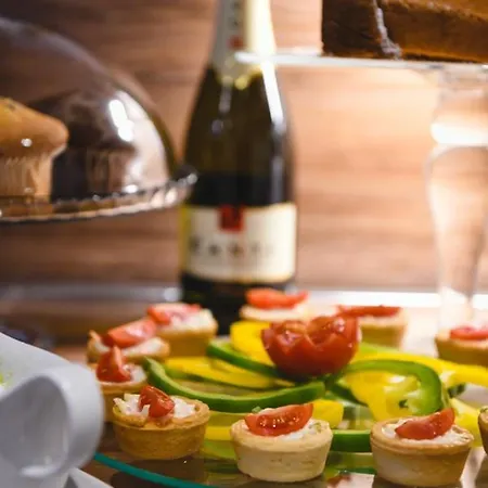 Privilege לינה וארוחת בוקר