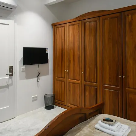 לינה וארוחת בוקר Privilege